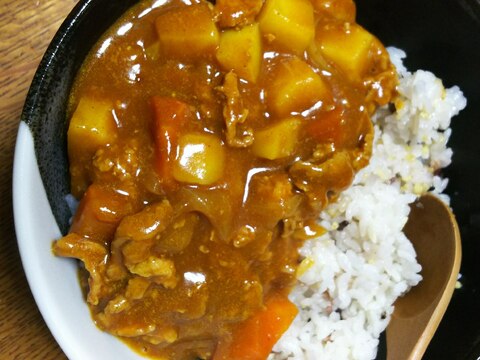 トマトジュースで豚肉のカレー